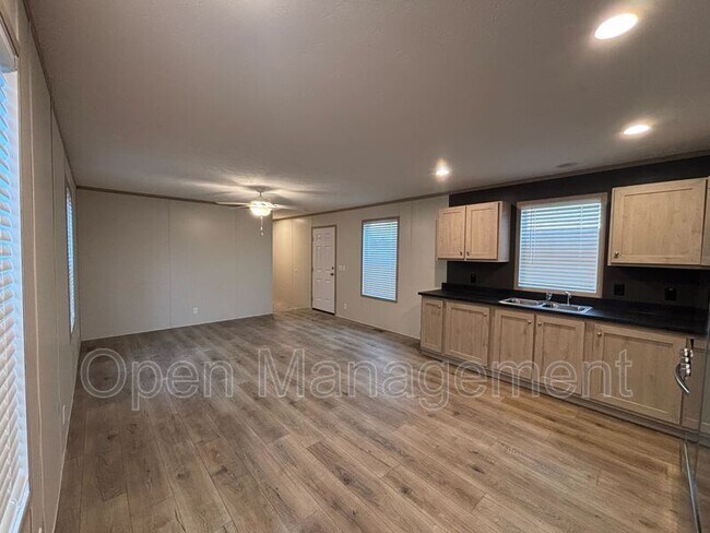 Foto del edificio - 725 S 12th St