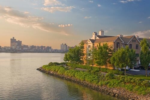 Foto del edificio - 331 Old River Rd
