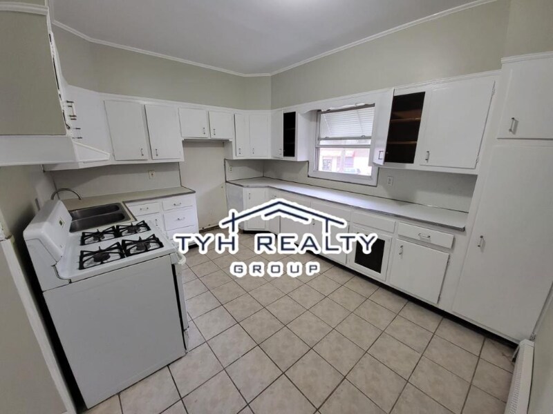 183 Norwood St Unit 2l, Newark, NJ 07106 Condo for Rent in Newark, NJ