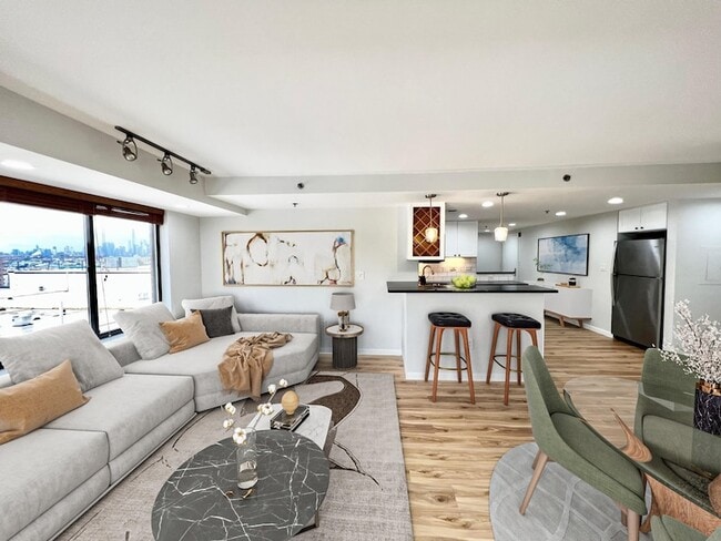 Building Photo - 700 1st St