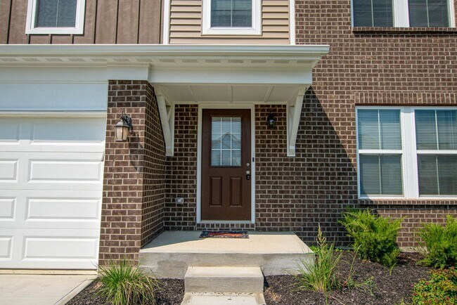 Foto del edificio - Brand new construction in well-kept HOA community.