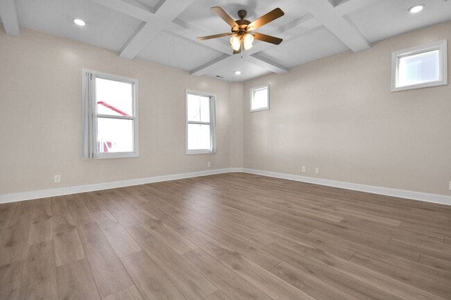 Building Photo - Pet Friendly Three Bedroom!
