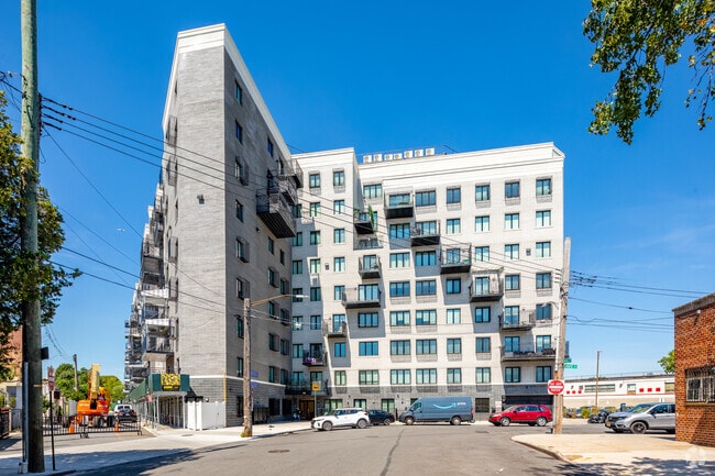 Building Photo - Pinnacle Condominiums