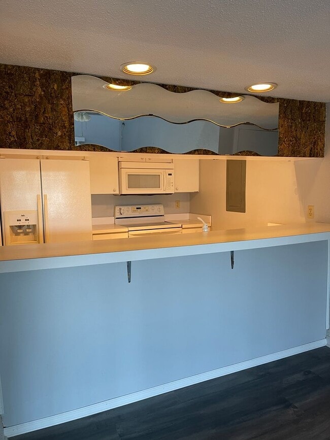 Building Photo - Charming and Spacious 1-Bedroom, 1-Bath Condo in the Highly Desirable Grenelefe Community!