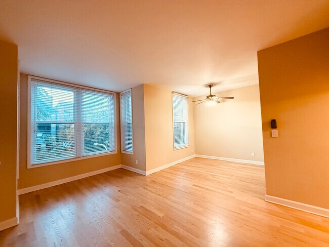 Foto del edificio - 2133 N Sheffield Ave