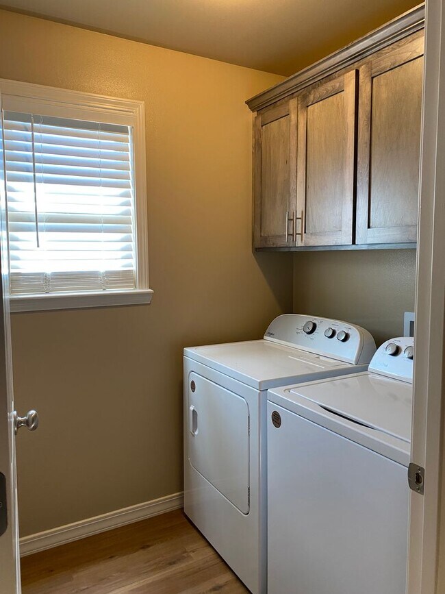 Building Photo - Come look at this new construction 3-bedroom 2-bathroom home.