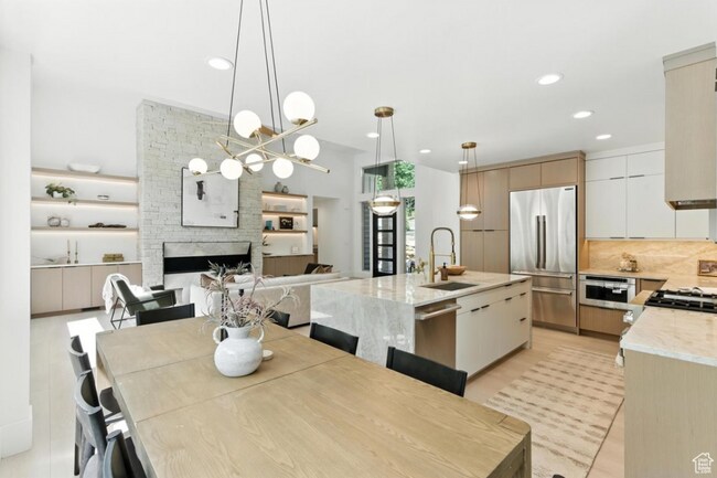 Building Photo - 415 Woodland Dr