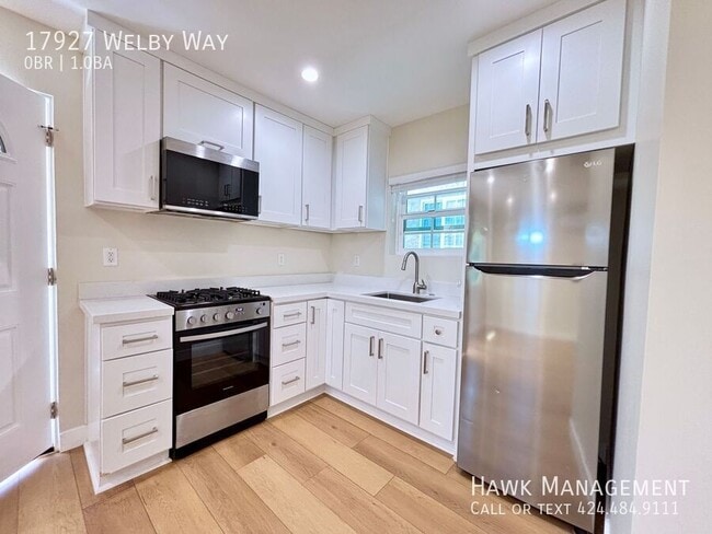 Foto del edificio - 17927 Welby Way