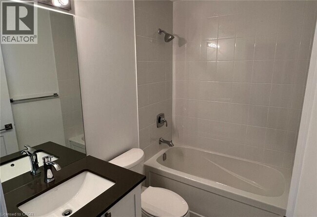 Photo du bâtiment - 50 Lakebreeze Dr