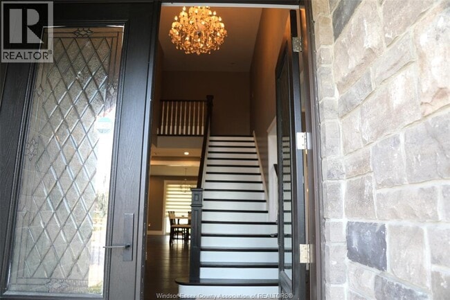 Building Photo - 220 Rafih Cres