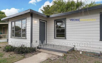 Building Photo - 435 W Bedford Ave