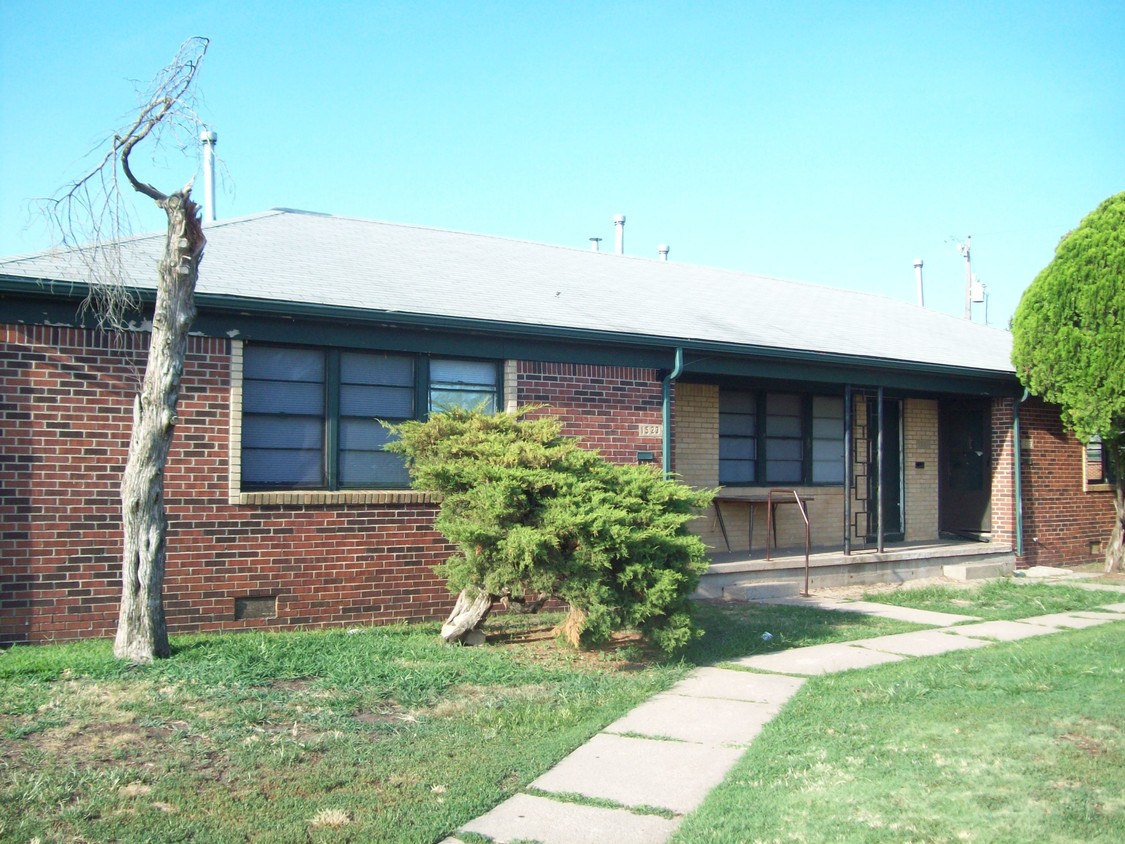 Front Entry - Sunrise Park Apartments