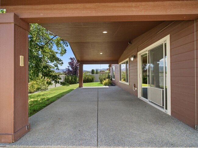 Building Photo - Spacious Unfurnished Home in Liberty Lake | Modern Living in a Prime Location