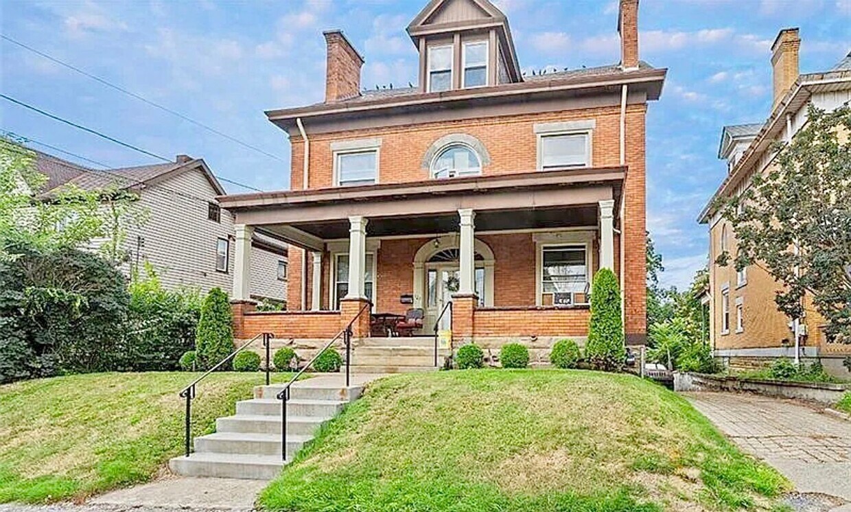 125 Washington Ave Unit 2, Bellevue, PA 15202 Room for Rent in