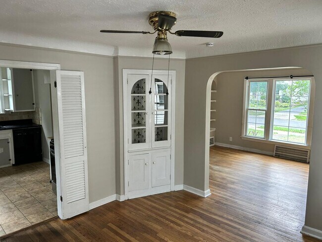 Building Photo - 3 Bedroom, 1.5 Bath For Rent in Cleveland ...