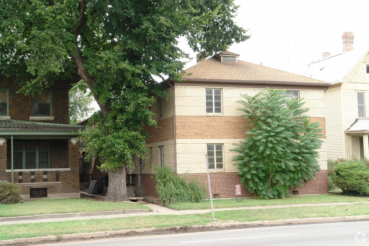 Primary Photo - 913 N Broadway St