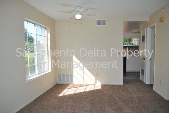 Foto del edificio - 3901 Oak Villa Cir