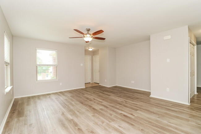 Building Photo - 2233 Sims Dr