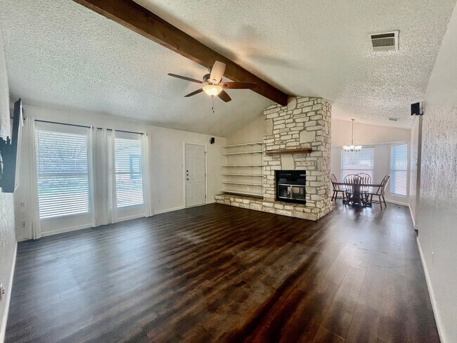 Building Photo - A Perfect Home, In A Perfect Location!