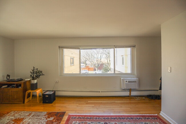 Building Photo - 6719 N Hermitage Ave