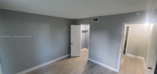 Foto del edificio - 14840 Naranja Lakes Blvd