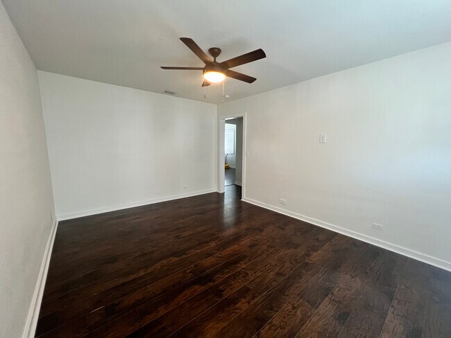 SALA DE ESTAR - 925 Donaldson Ave