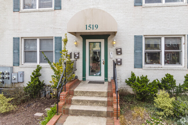 Entrada - 1519 Constitution Ave NE