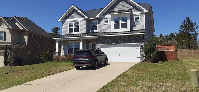 Building Photo - Outstanding Executive FIVE Bedroom Home Lo...
