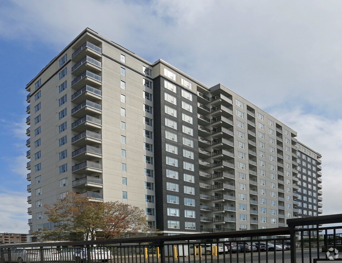 212 Davis Apartments Apartments 212 Davis Dr Newmarket, ON