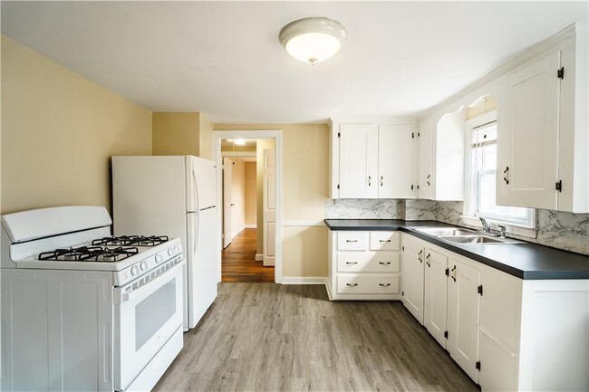 Building Photo - 30 Shippen Ave