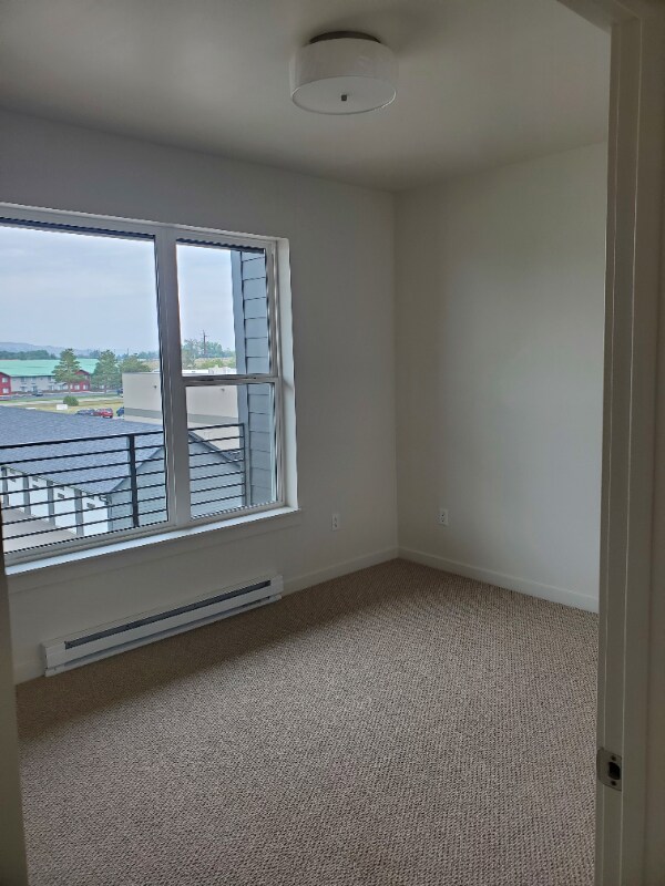 Building Photo - 2221 Willow Dr