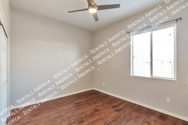 Foto del edificio - 561 E Via Puente De La Lluvia