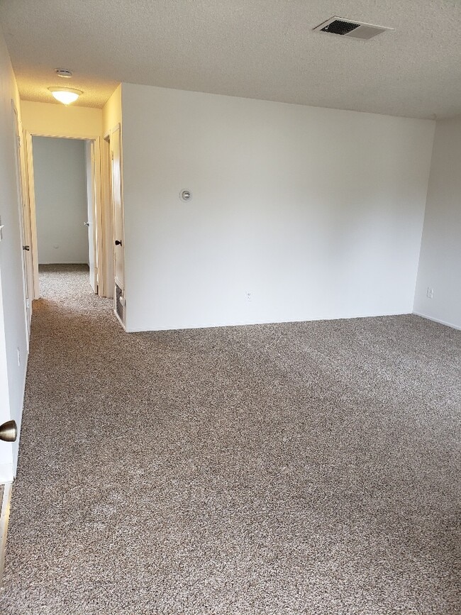 hall from living to bd &bath - Hidden Garden Apartments