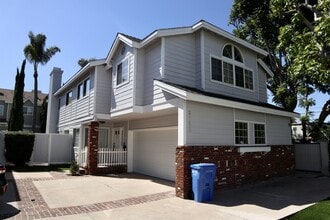 Building Photo - 2103 MacKay Ln