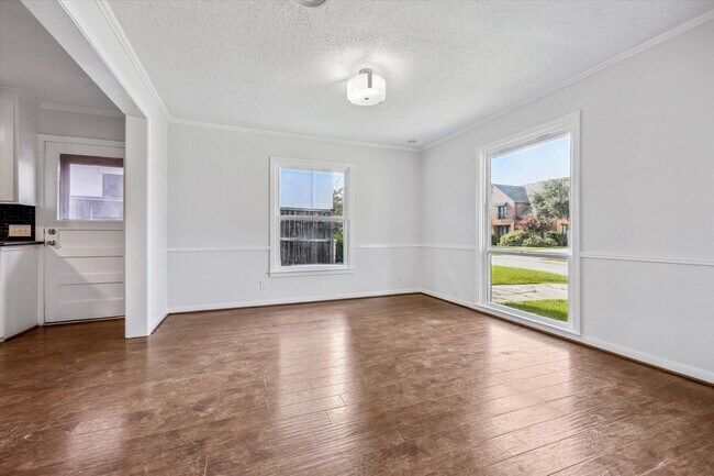 Foto del edificio - 3607 Blue Bonnet Blvd