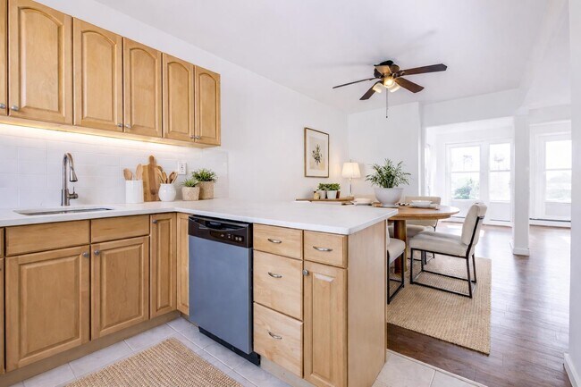 Foto del edificio - 145 Halladay St