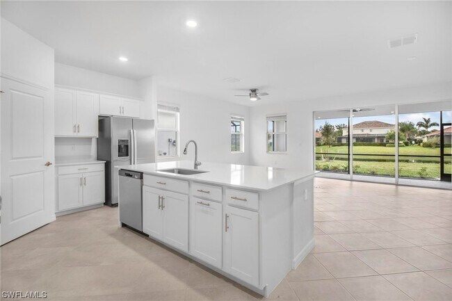 Foto del edificio - 2265 Avocado Ln