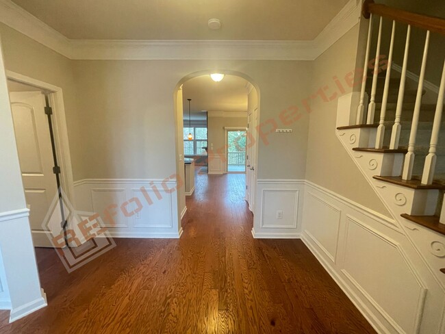 Foto del edificio - Great Location! Elegant 3 Story 4 Bedroom ...