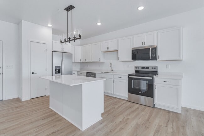 Building Photo - 2465 62nd Ave S