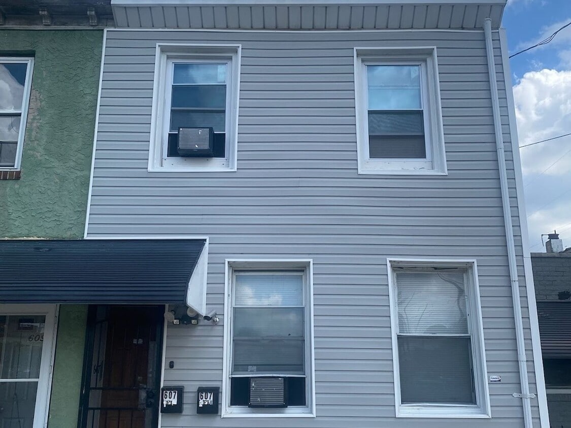 Primary Photo - 1.5 Bedrooms Duplex in Chester