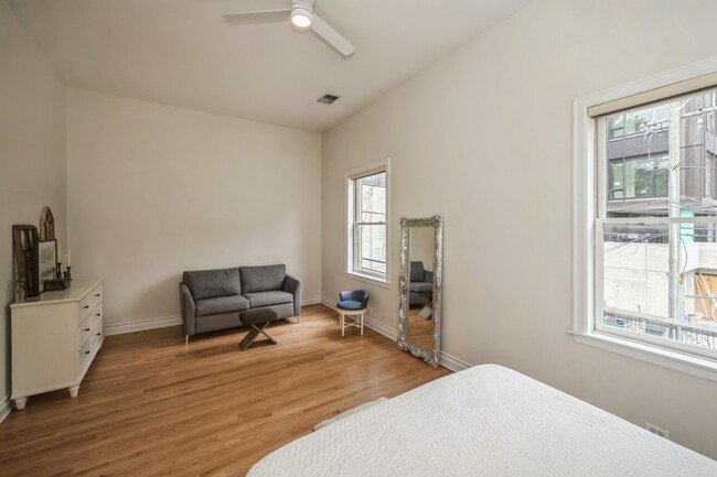 Master Bedroom - 1112 W Madison St