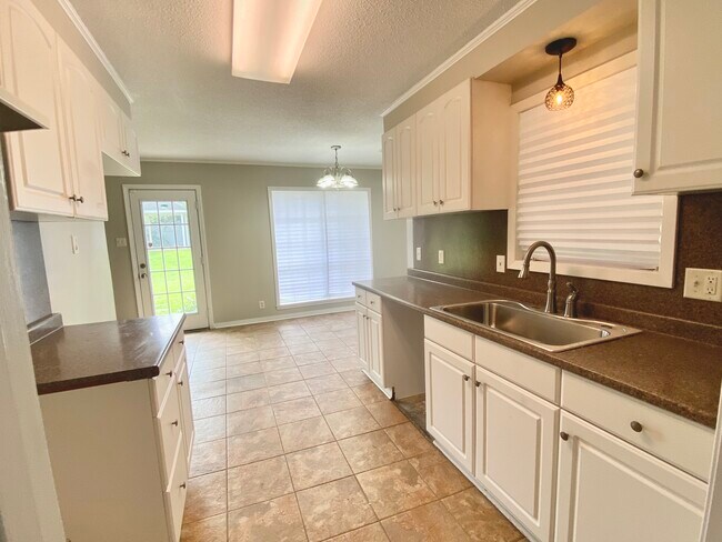 Building Photo - 218 Dauphine Dr