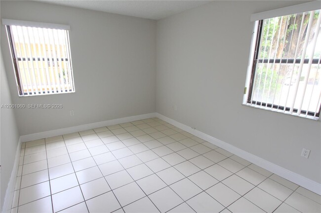 Foto del edificio - 650 NW 114th Ave