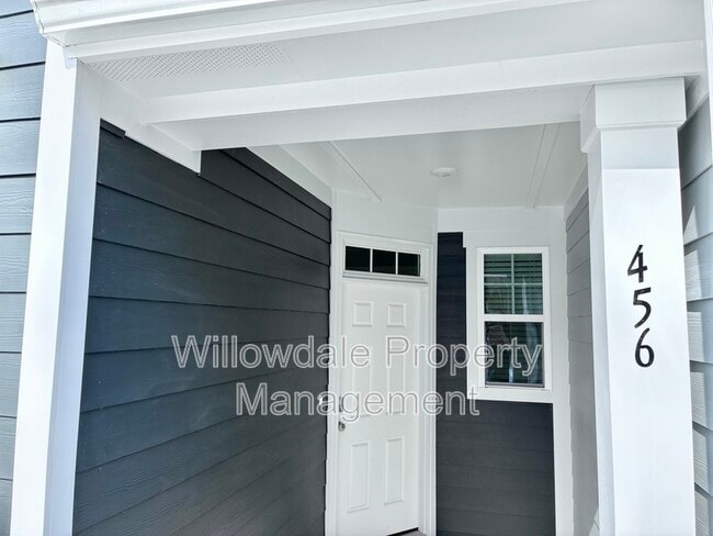 Building Photo - 456 La Maison Ave