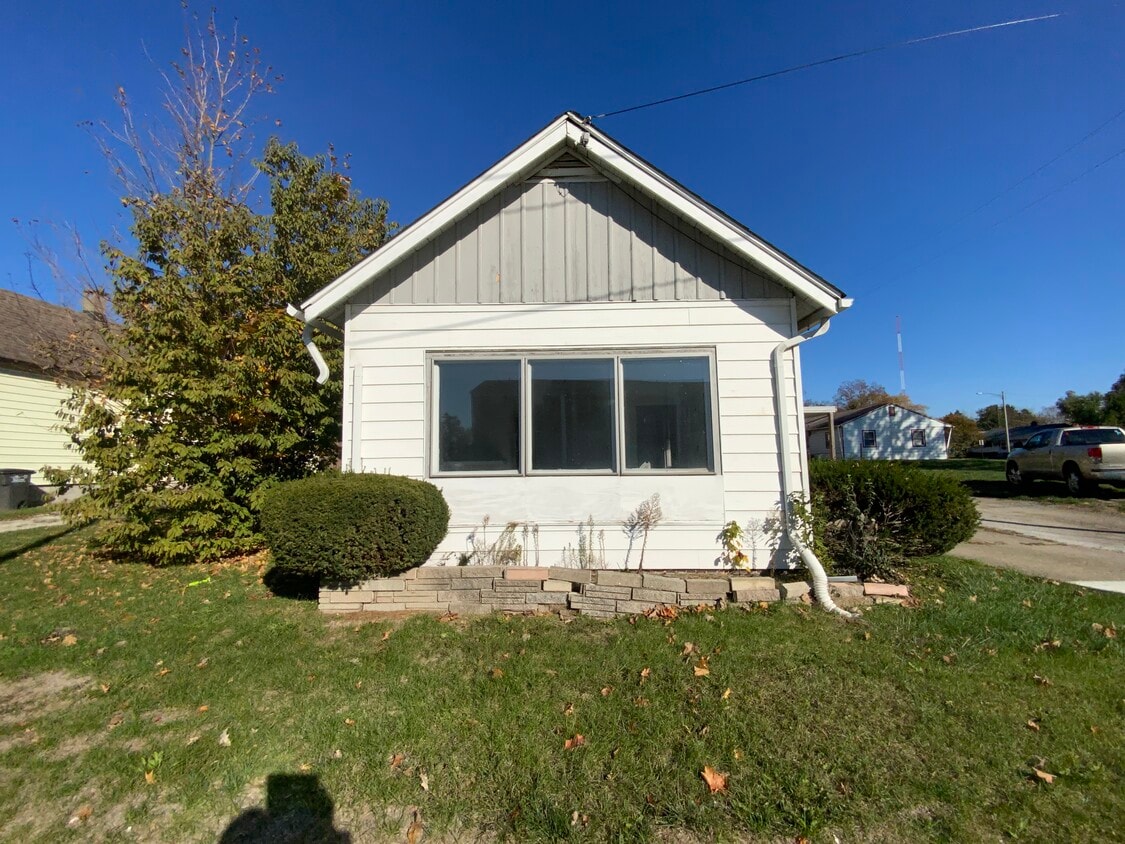 Primary Photo - 15 E Voorhees St