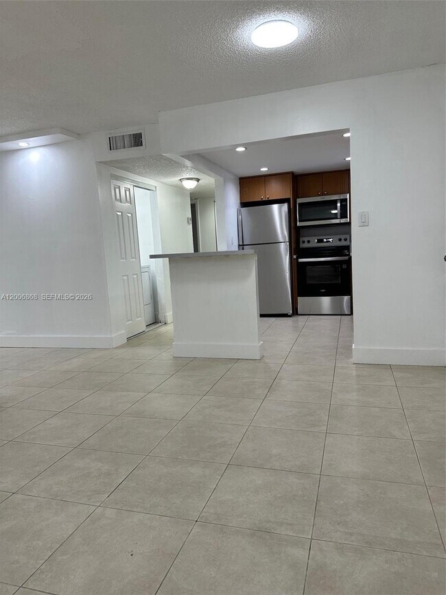 Foto del edificio - 9357 Fontainebleau Blvd