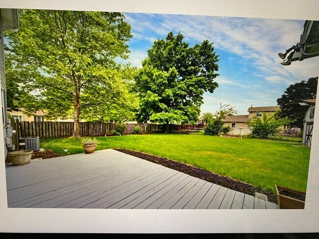 Foto del edificio - 42668 Addison Ave