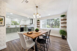 Building Photo - 8302 Bee Meadow Ln