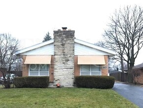 Building Photo - 2027 Vardon Ln