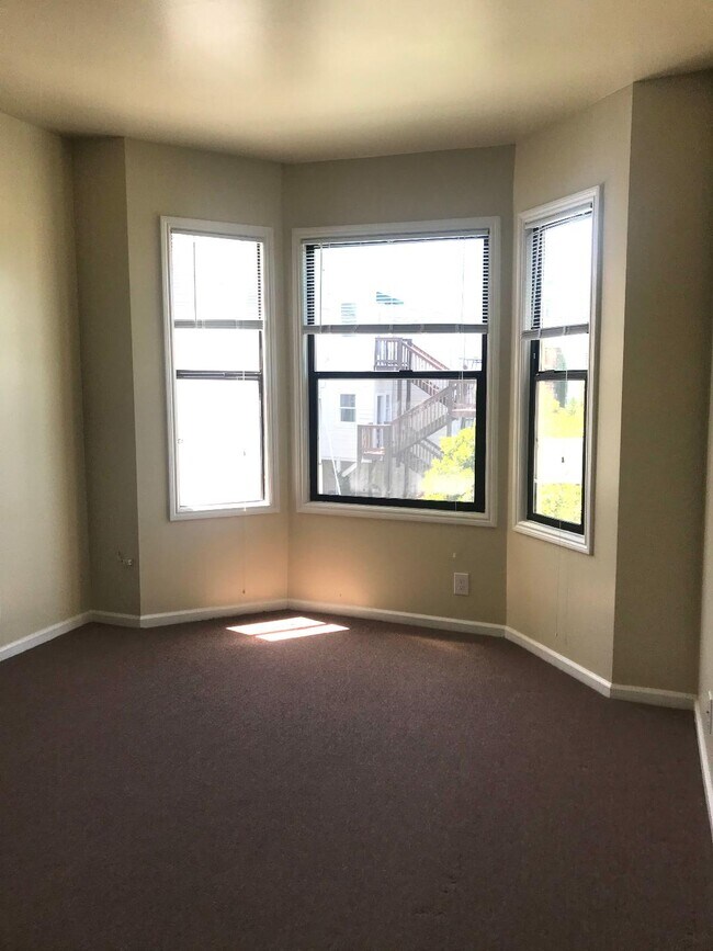 Building Photo - 876 Valencia St